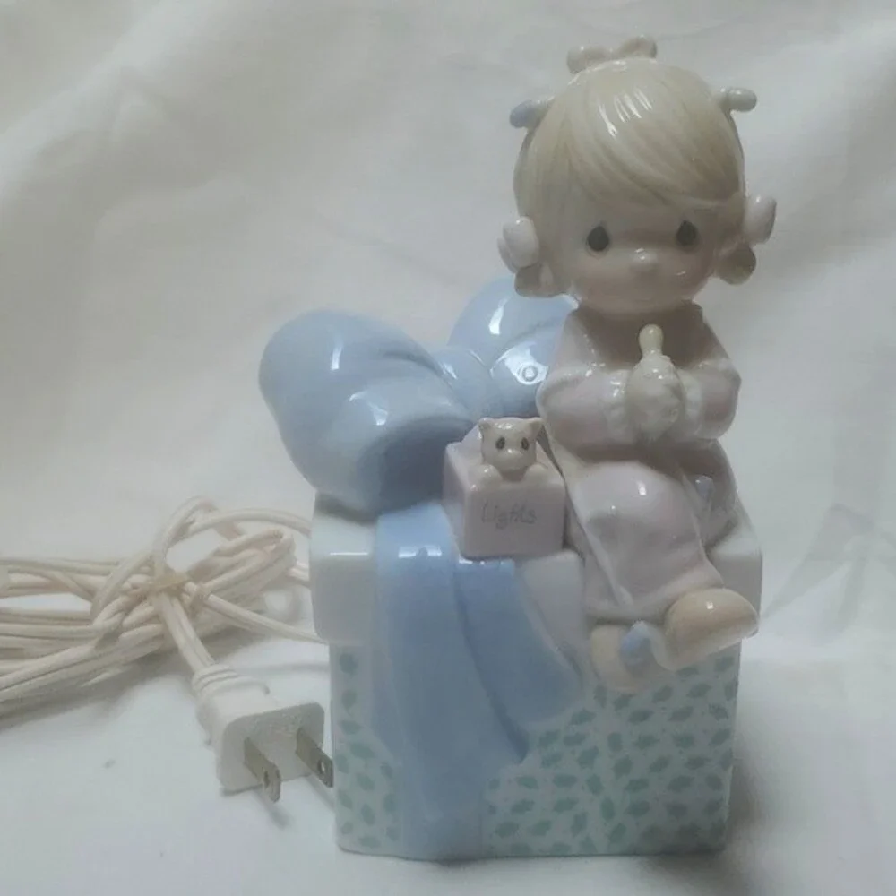 Vintage 1991 Precious Moments Enesco Christmas Night Light Girl Gift Box